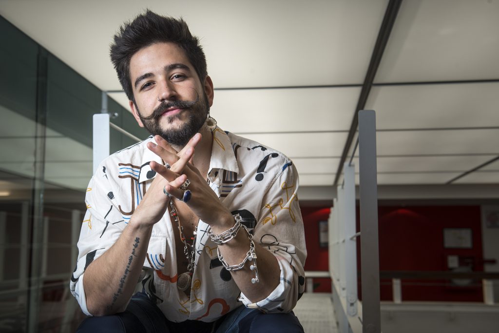 Camilo seduce a todos... incluso a Shakira, que espontáneamente hizo un cover de Tutu en su cuenta de Instagram.