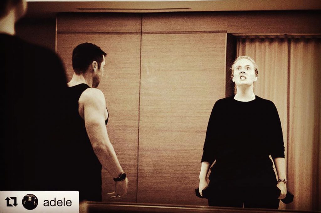 "Orgulloso de esta mujer especial", escribió Geracimo al compartir una foto de Adele entrenando.